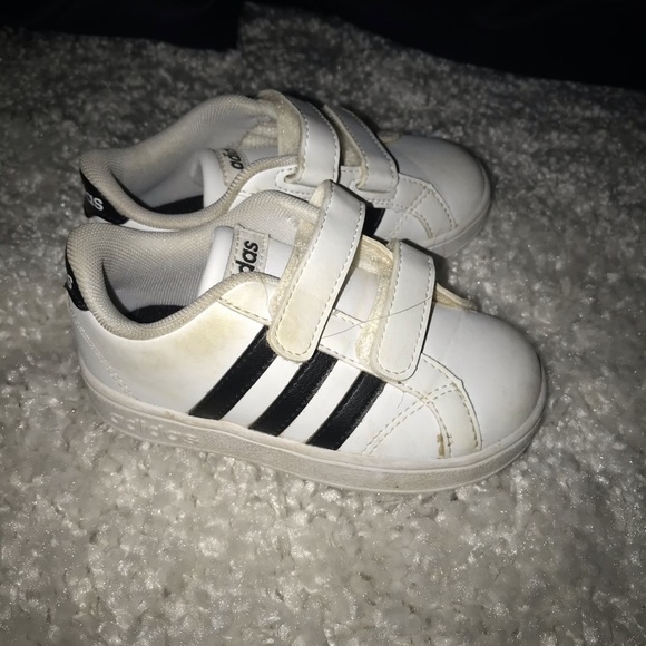 Toddler adidas unisex Velcro sneakers size 7 - Picture 2 of 4